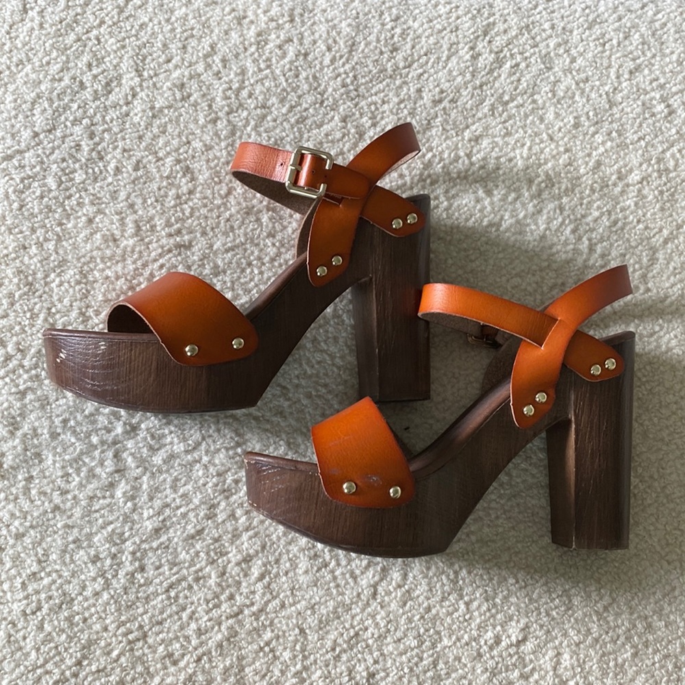 Mossimo Wooden Platform Sandal Strap Heel Cognac color